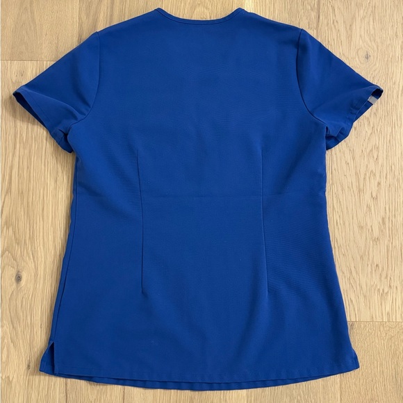 FIGS women's Winning Blue Catarina One-Pocket Scrub Top - Size XS - Picture 3 of 4